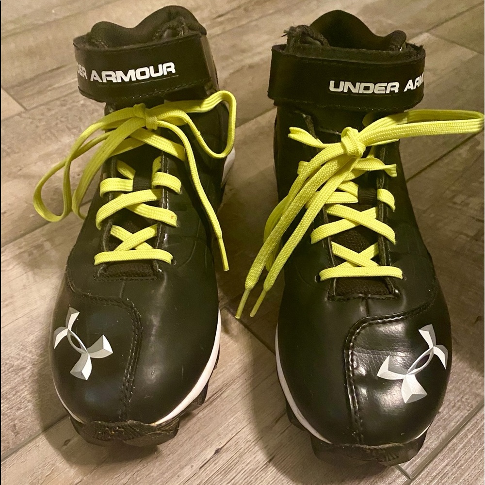 Under Armour Football Cleats SIZE 7.5